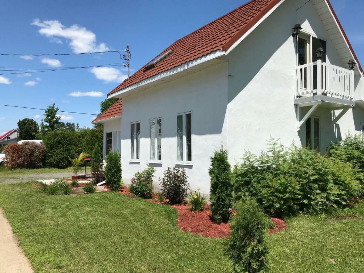 La Maison Du Village, Spa シャウィニガン エクステリア 写真